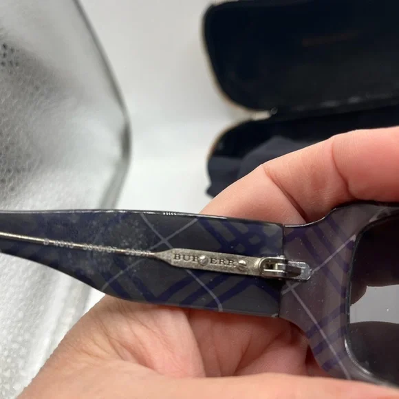 Authentic Burberry Sunglasses with Case & Cloth - Picture 6 of 8